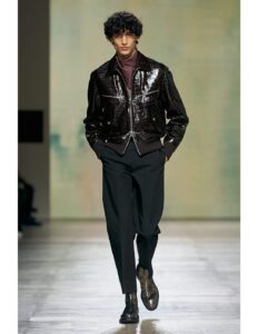 Read more about the article Hermès Fall/Winter 2022 Runway Redefines “Snappy” Menswear